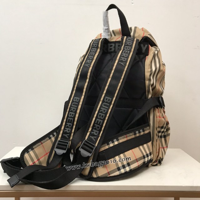 Burberry專門店新款實用型雙肩包 巴寶莉Vintage復古格紋尼龍男士雙肩包 yxb1447